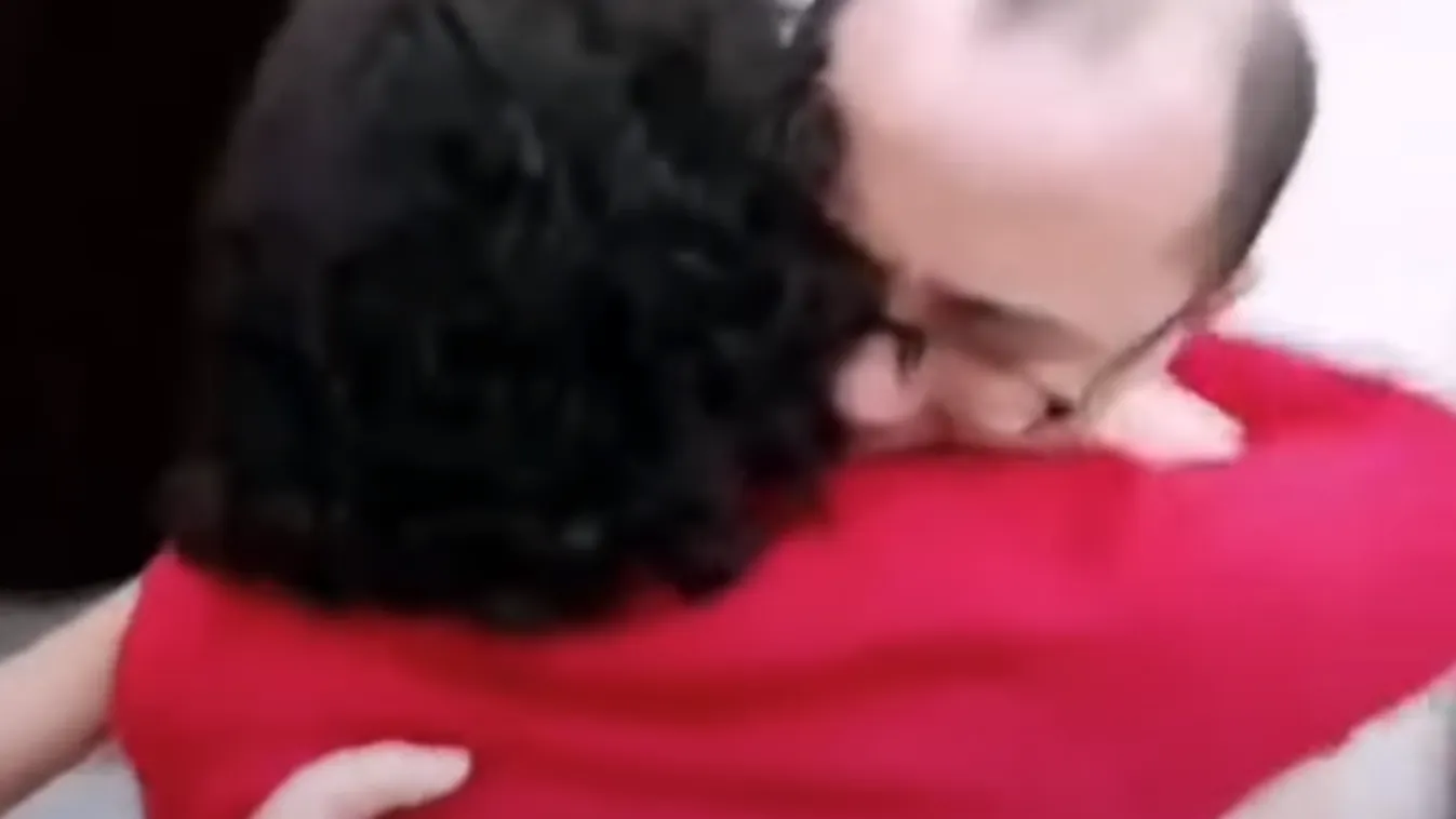 32 év után találták meg szülei az elrabolt gyereküket -videó