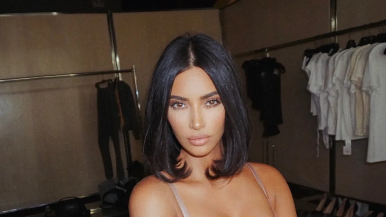 Elképesztő mellparádét rendezett Kim Kardashian a rajongóinak