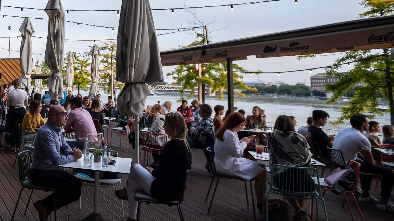 Durva trükkökkel sarcolják meg a vendéglátósokat az ellenzéki önkormányzatok