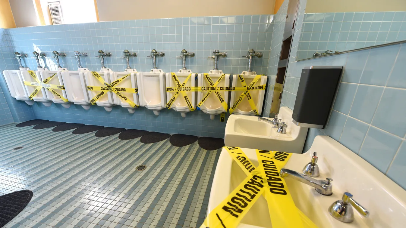 Új világ köszöntött be a nyilvános vécékben - Fotók