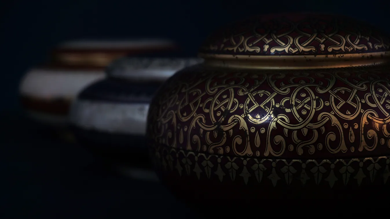 Most kaptuk a hírt: emberi hamvakat találtak az önkormányzat páncélszekrényében