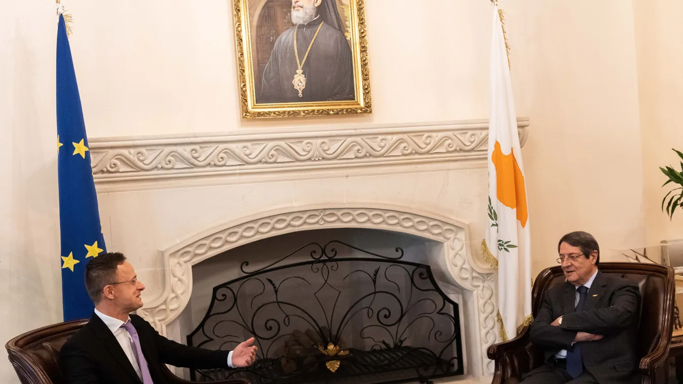 Szijjártó Péter: Meg kell védeni a határokat az illegális migránsoktól