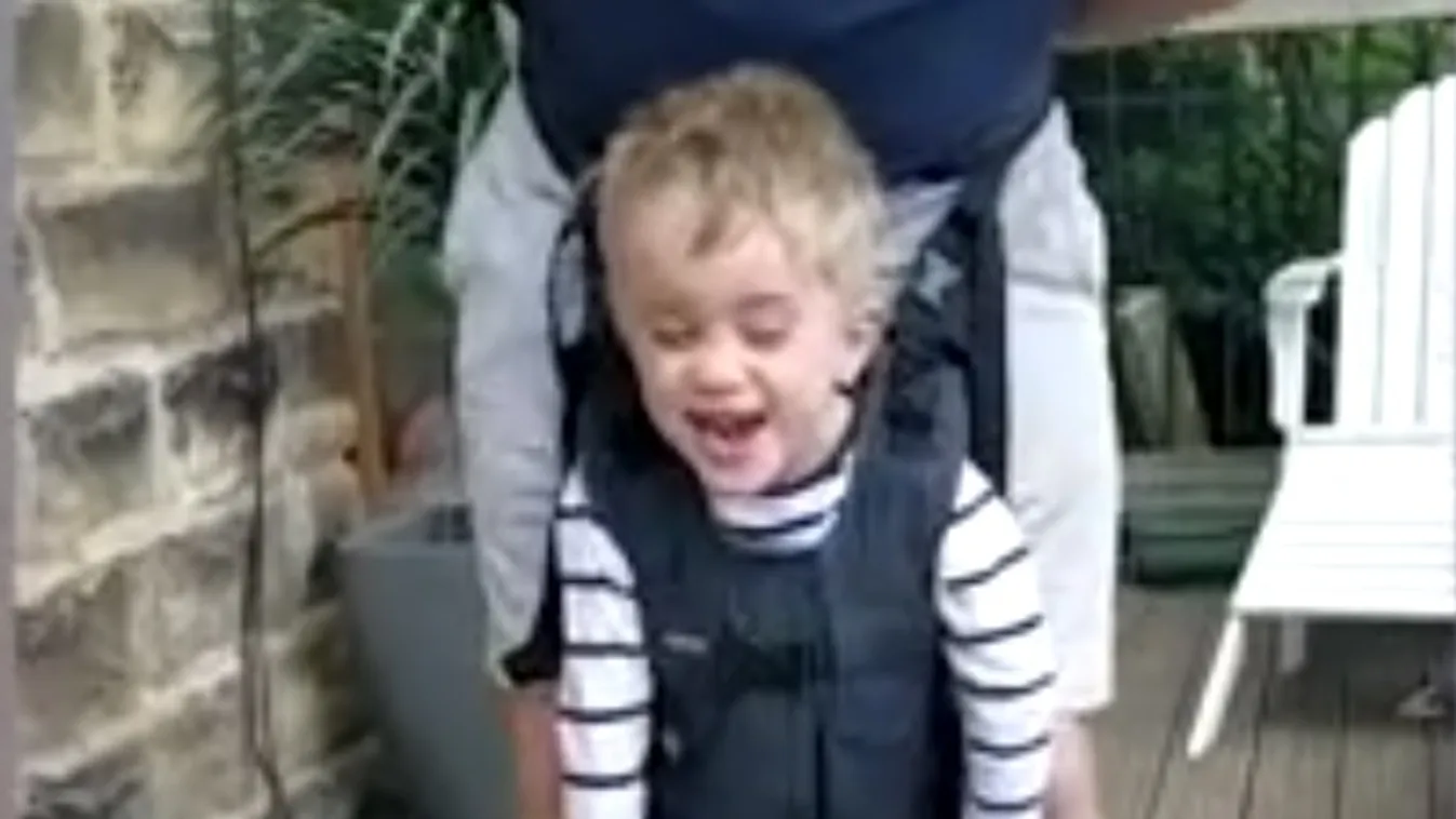 Megható: így tette meg első lépéseit az agybénult kisfiú -videó
