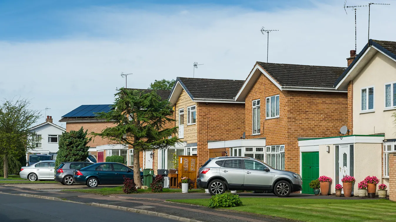 Kislányai előtt bilincselték meg az anyát: magyar rabló tört rá a boltoni családra -fotó