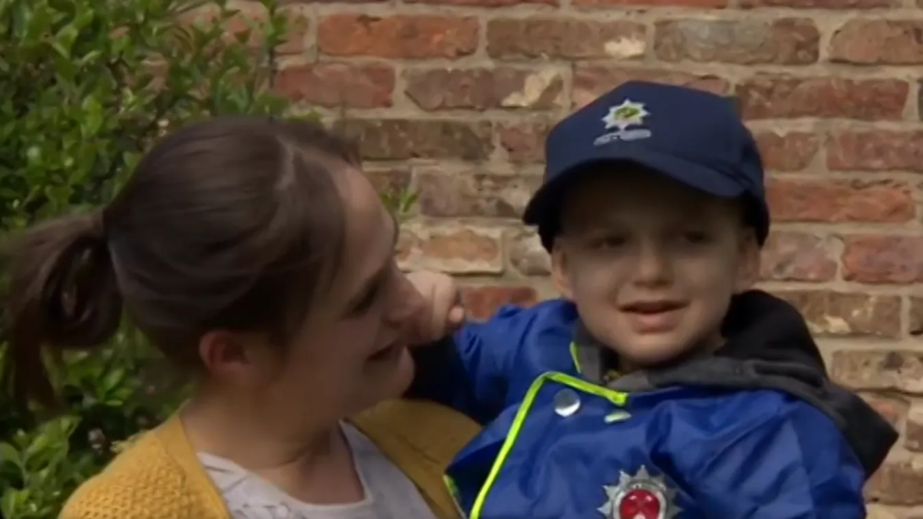 Szívmelengető: rákos fiú álmát váltották valóra a tűzoltók - videó