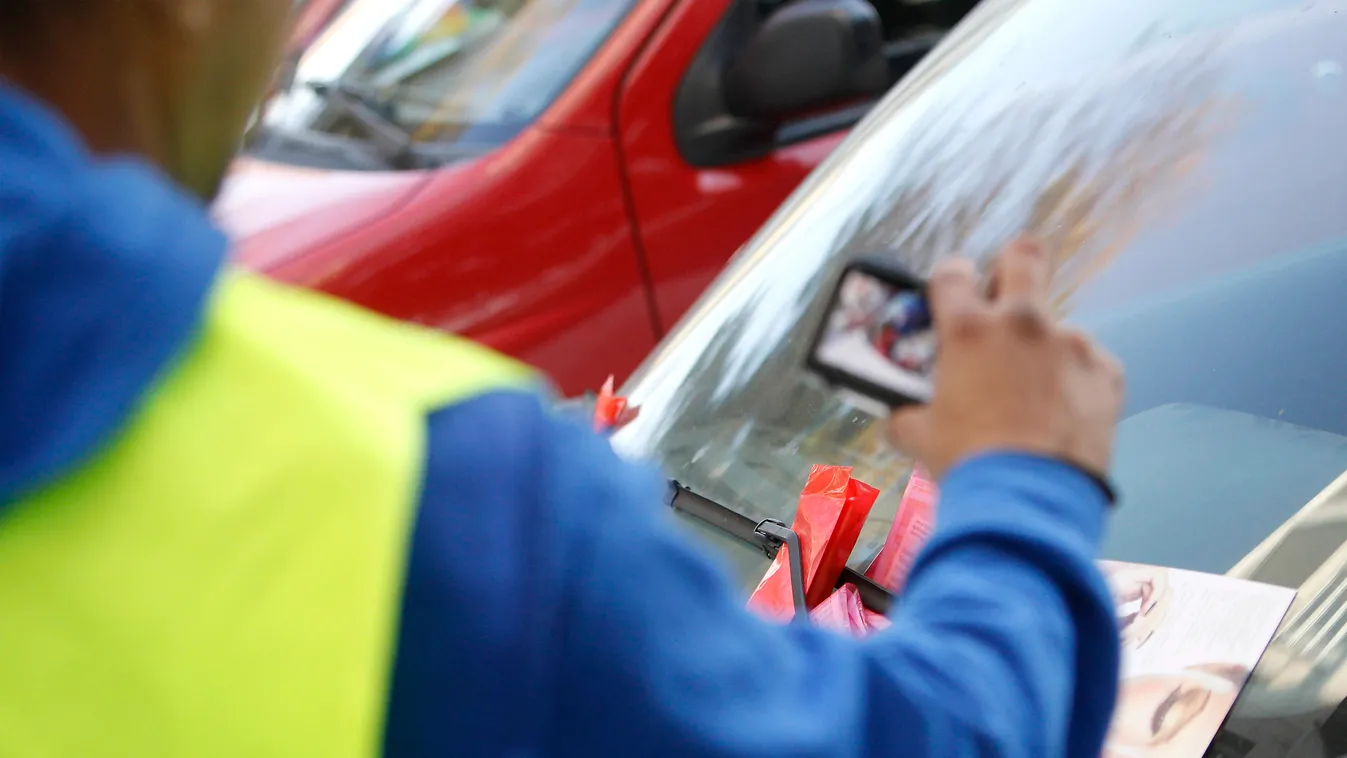 Anyáznak a pesti autósok: drágulnak a díjak, és este 11-ig fizetni kell a parkolásért?