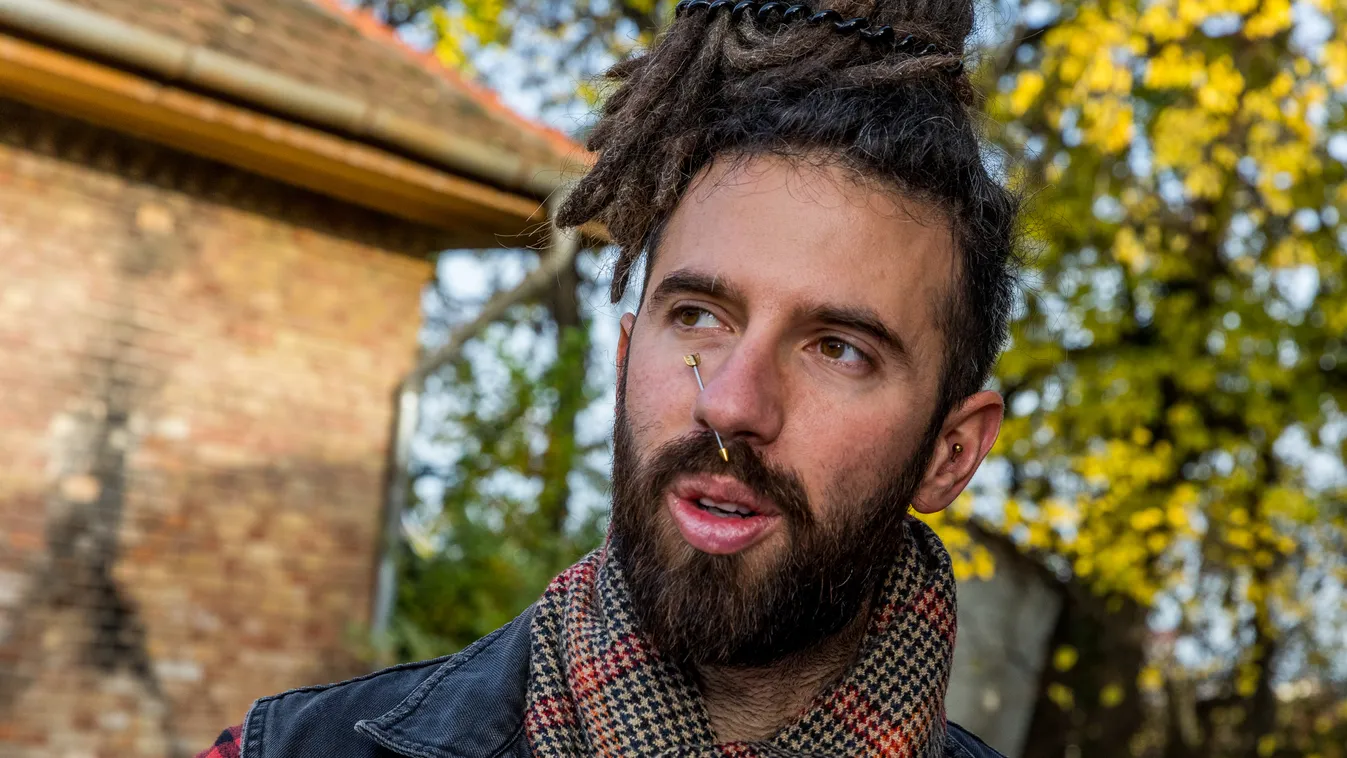 Hoppá, exbarátnőjével kapták lencsevégre a magyar énekest: Itt a fotó