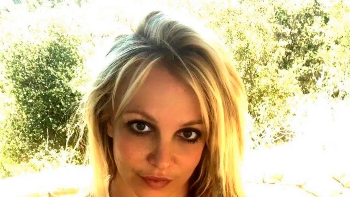 Britney Spears telefonja kifogyhatatlan a cickós fotókból - Fotók