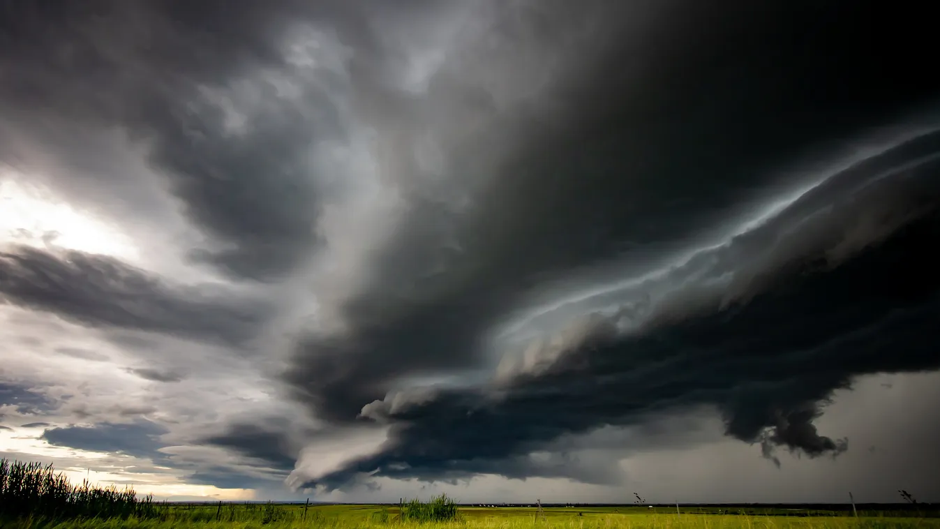 Brutális vihar csap le az országra: félelmetes, mi közelít hazánk felé