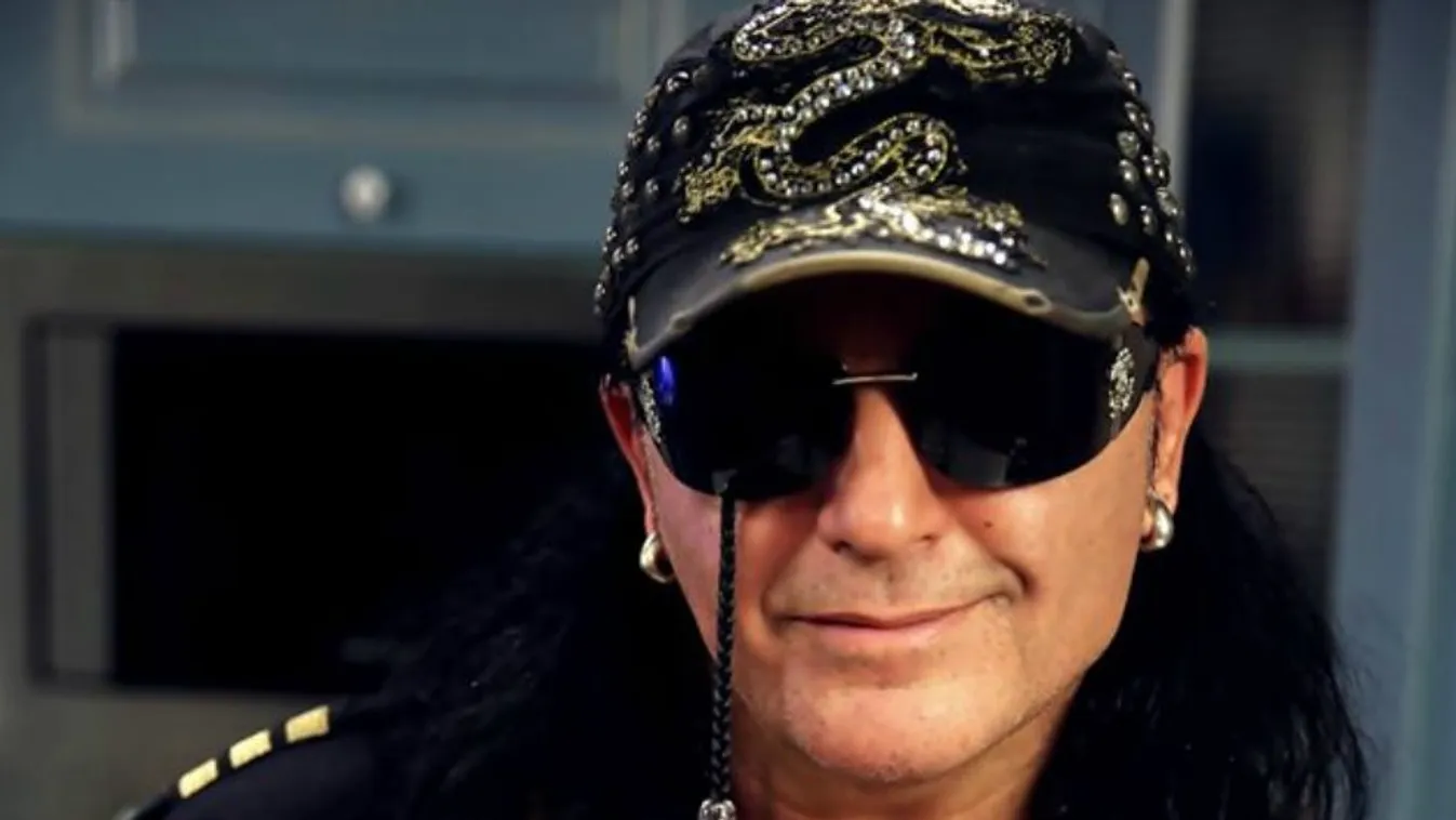 És meg is van: Kozsóé a nap legszürreálisabb képe