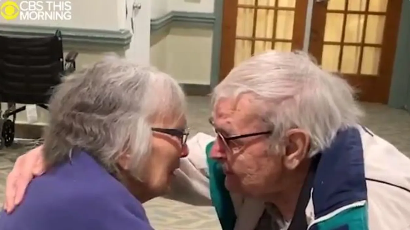 Megható felvétel: sírva ölelte egymást az idős házaspár, hónapokig nem találkozhattak