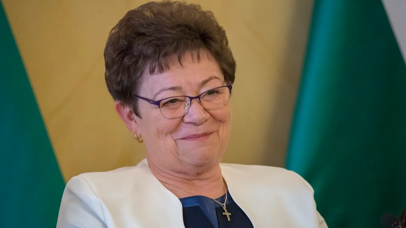 Müller Cecília: Végre megdögönyözhettem az unokáimat – Videó