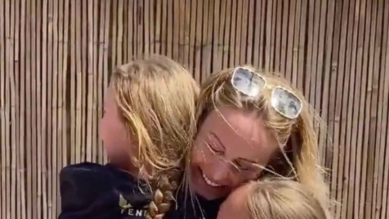 Szívszorító: 9 hét után a nővér újra láthatta lányait - videó