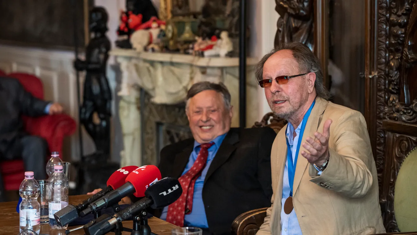 Hoppá: Balázs Fecó Emberi Méltóságért kitüntetésben részesült