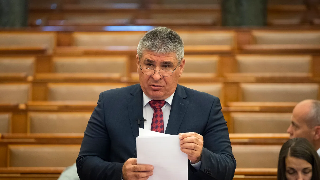 Már kétszázezer embernek segítettek a bértámogatási programok