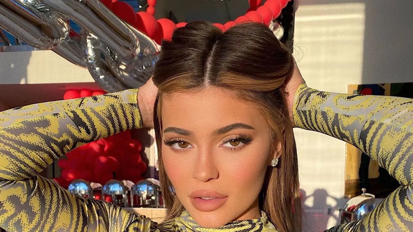 Közel 20 millió ember gerjedt rá Kylie Jenner szexi fotóira