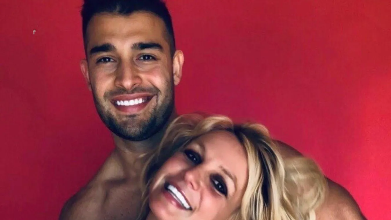 Britney a napozáshoz sem meri a maszkot levenni - Fotók