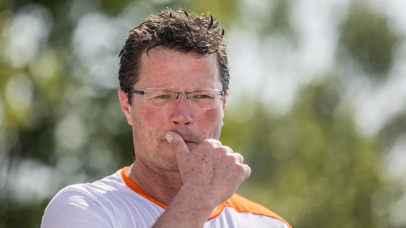 Kizuhant az erkélyről Stohl András