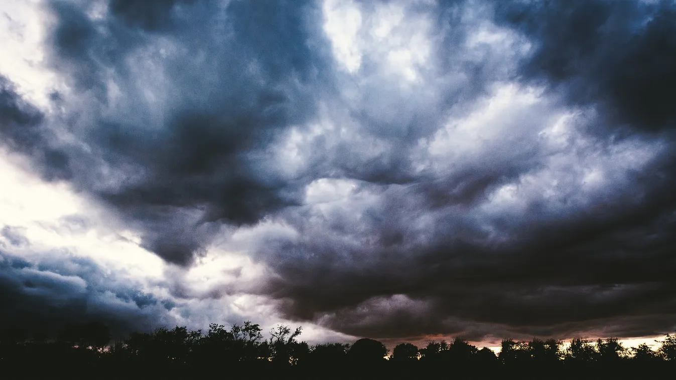 Másodfokú riasztást adtak ki: széllel, jégesővel csap le az országra a zivatar