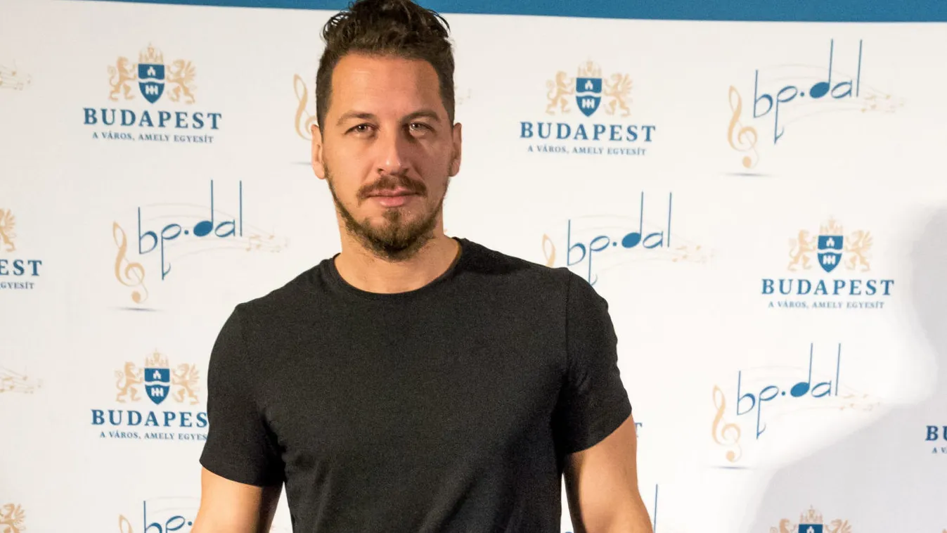 Söpörni lehetett a szúnyogokat Vastag Csaba kezéről