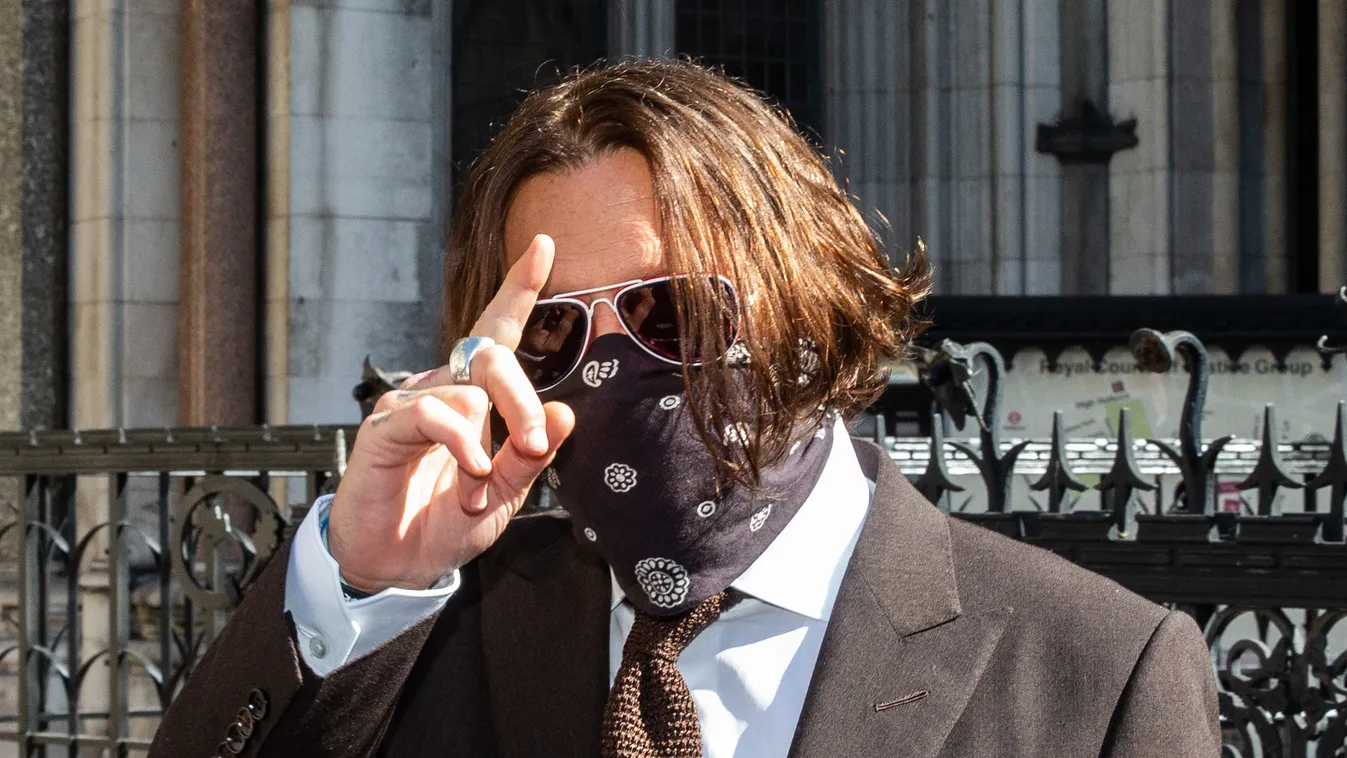 Döbbenet a bíróságon: Sokkoló fotó került elő Johnny Deppről