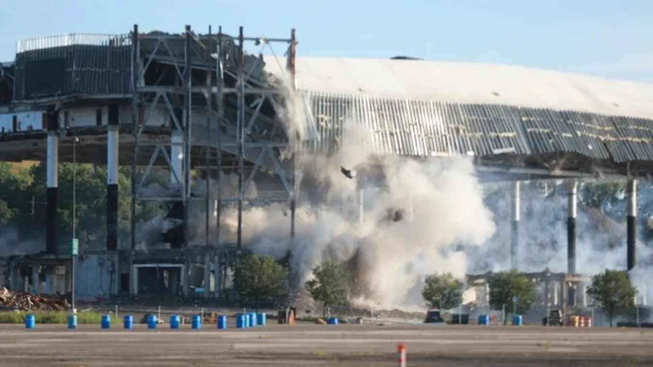 Elképesztő felvétel, felrobbantották a legendás csarnokot