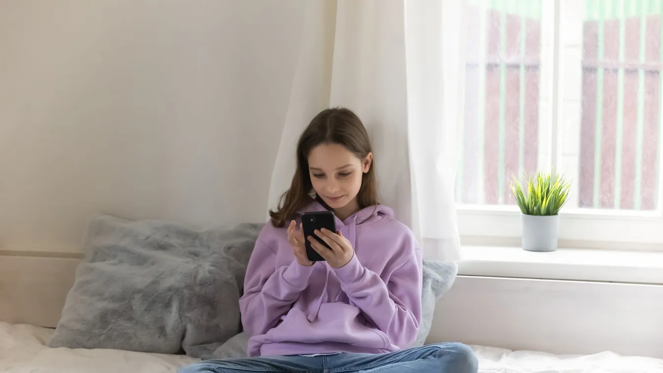 1270 forintos SMS-ekkel verik át a gyerekeket