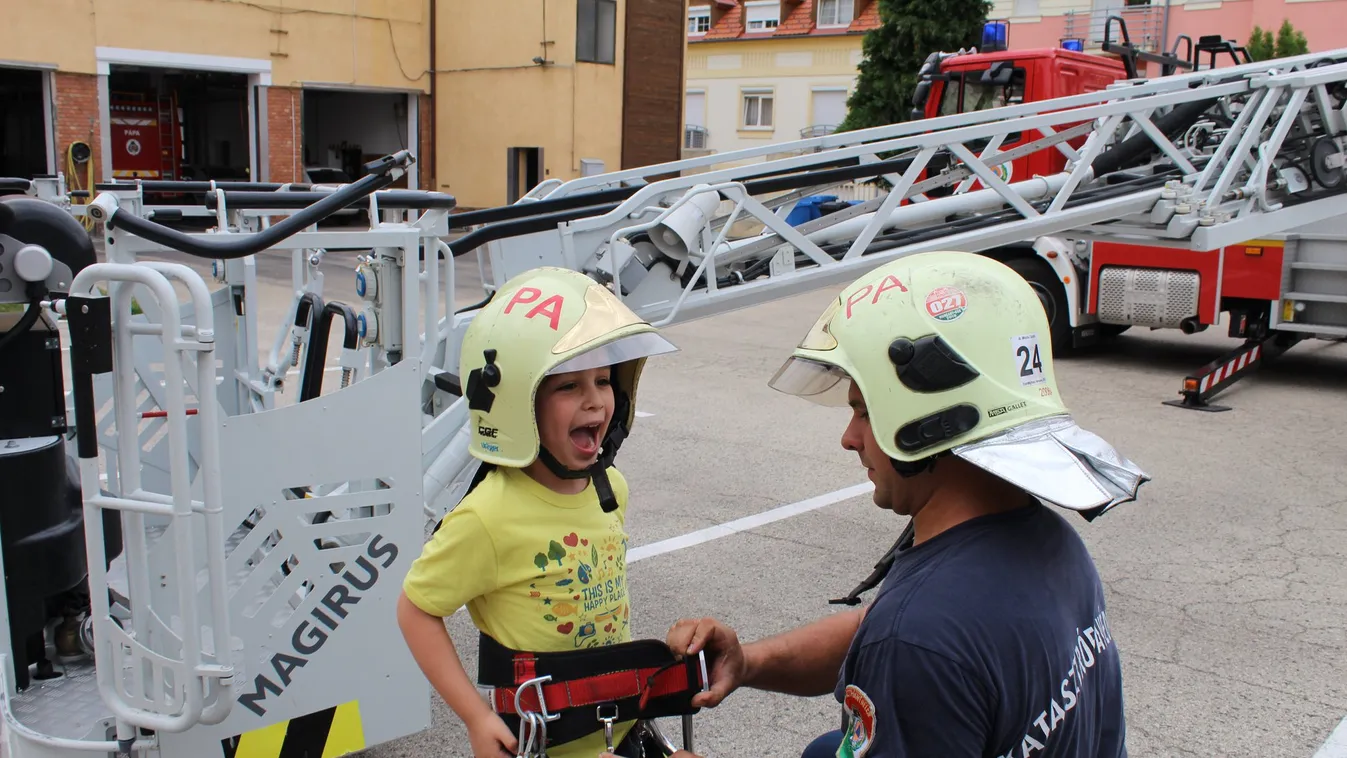 Szívmelengető: teljesült a hatéves Bence legnagyobb álma – Fotók