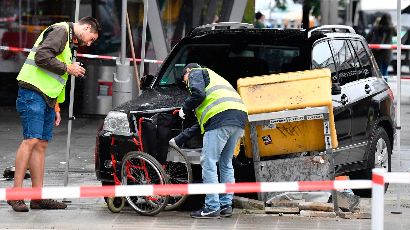 Lopott luxusterepjáróval hajtott a tömegbe egy koszovói migráns Berlinben