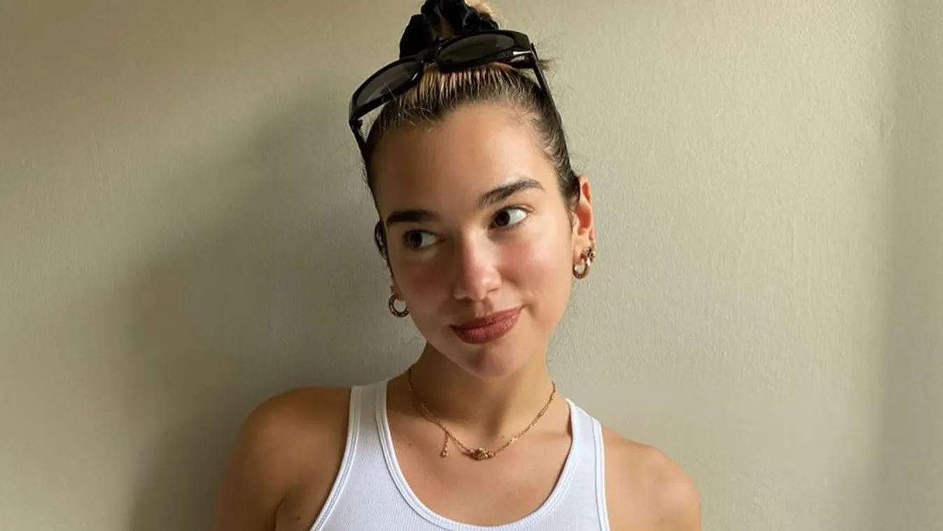 Dua Lipa fura, de annál apróbb bikinibe bújtatta bájait - Fotók