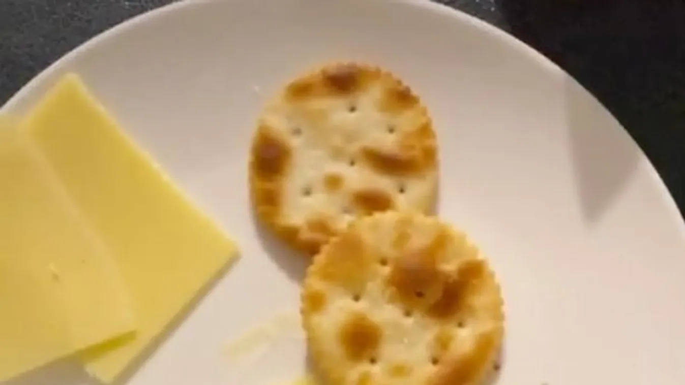 Felrobbant az internet: te tudtad, mire való a keksz recés széle?