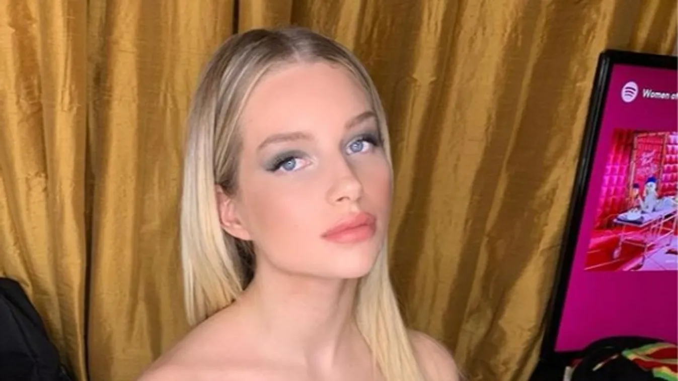 Kiégeti a retinákat Kate Moss kishúgának bikinije - fotó!