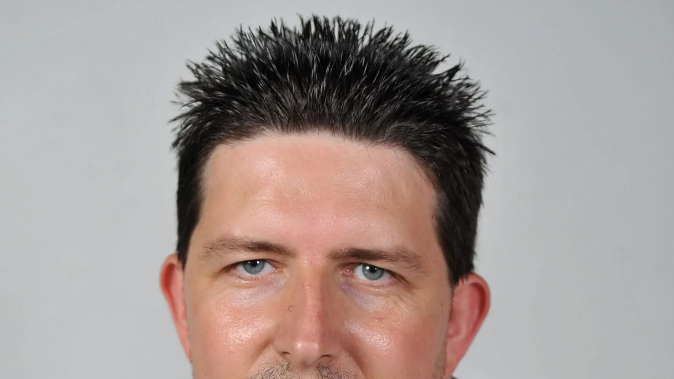 Sejtelmes üzenet, a magyar sportkommentátor csatornát vált?