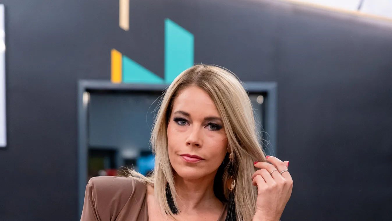 Pikáns fotó készült Baukó Éváról, kivillant a melle a bikiniből