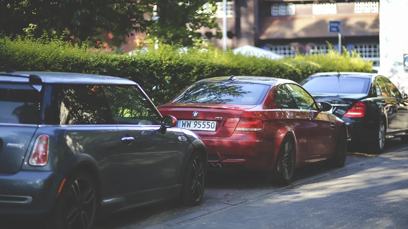 Teljes a káosz: szerda éjfélig lehet ingyenesen parkolni