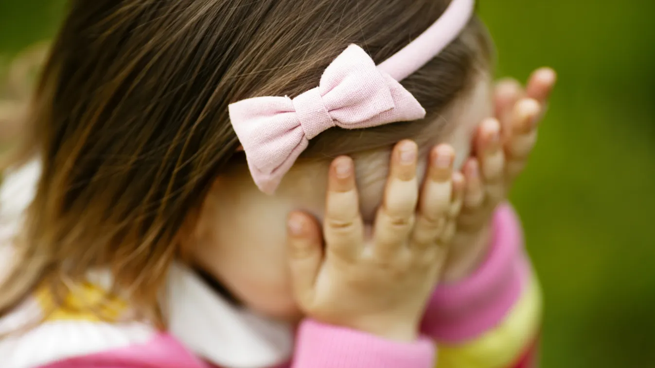 Breaking: kiesett egy kétéves gyerek egy második emeleti ablakból Sóskúton