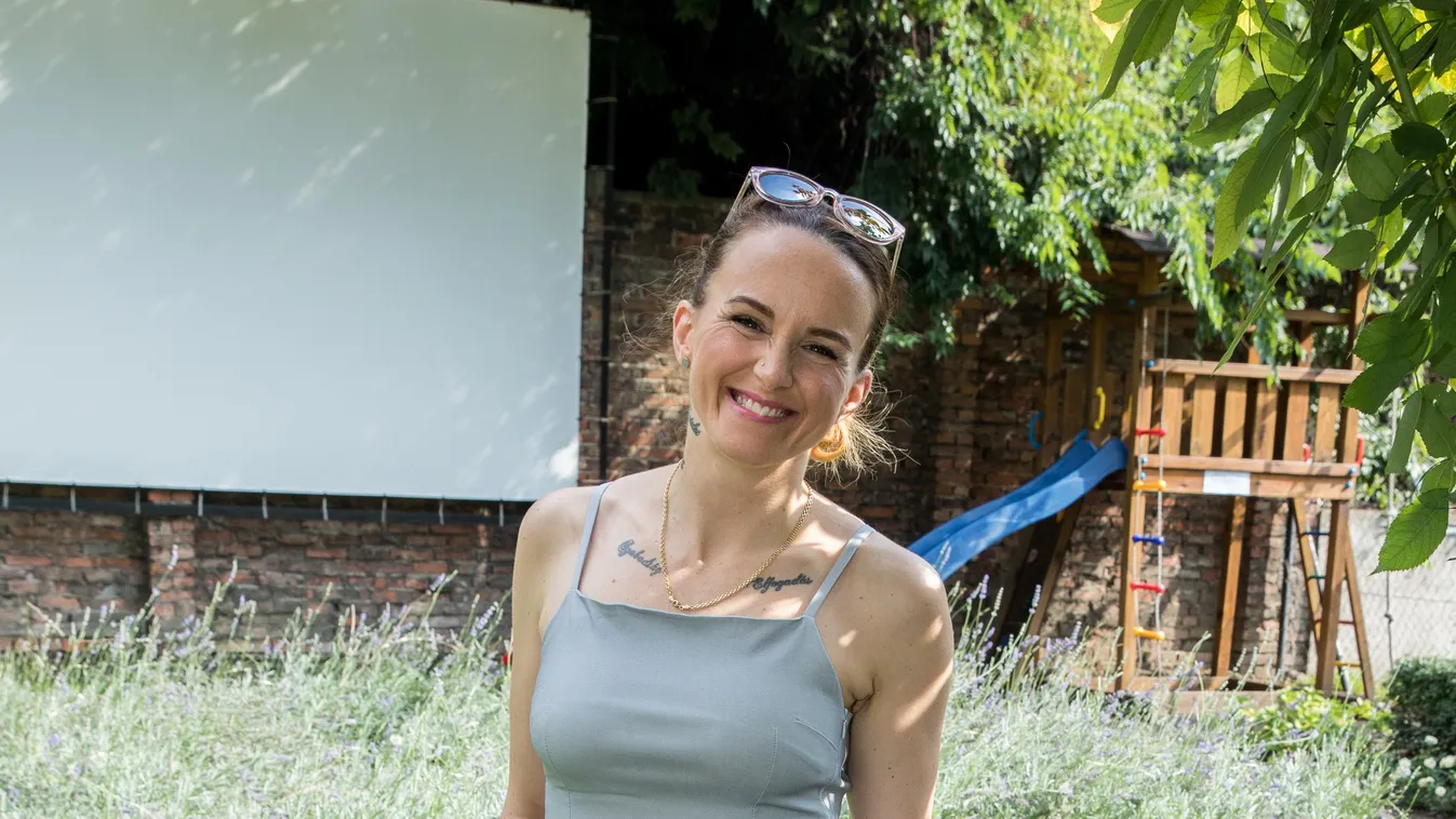 Itt vannak a fotók a magyar énekesnő esküvőjéről