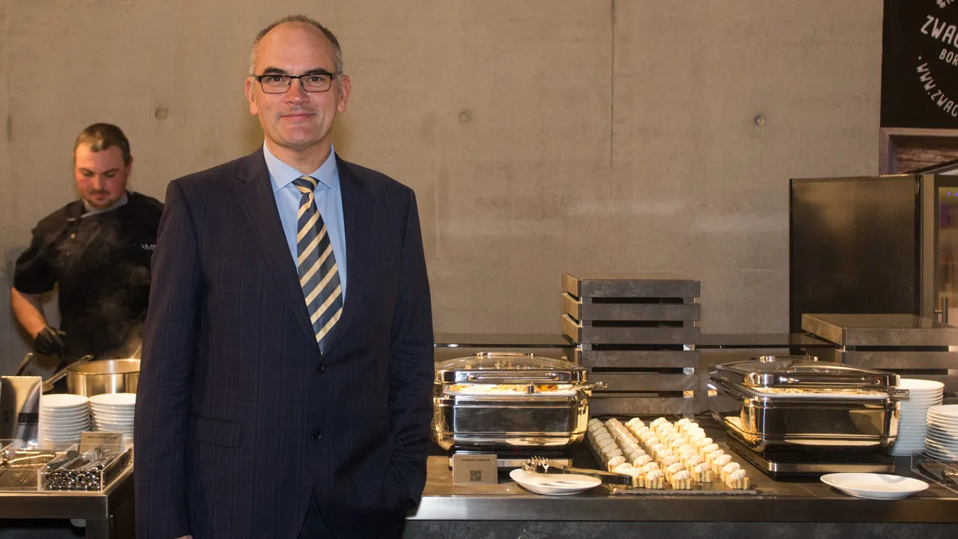 Beszippantotta új szenvedélye Gundel Takács Gábort - Fotó