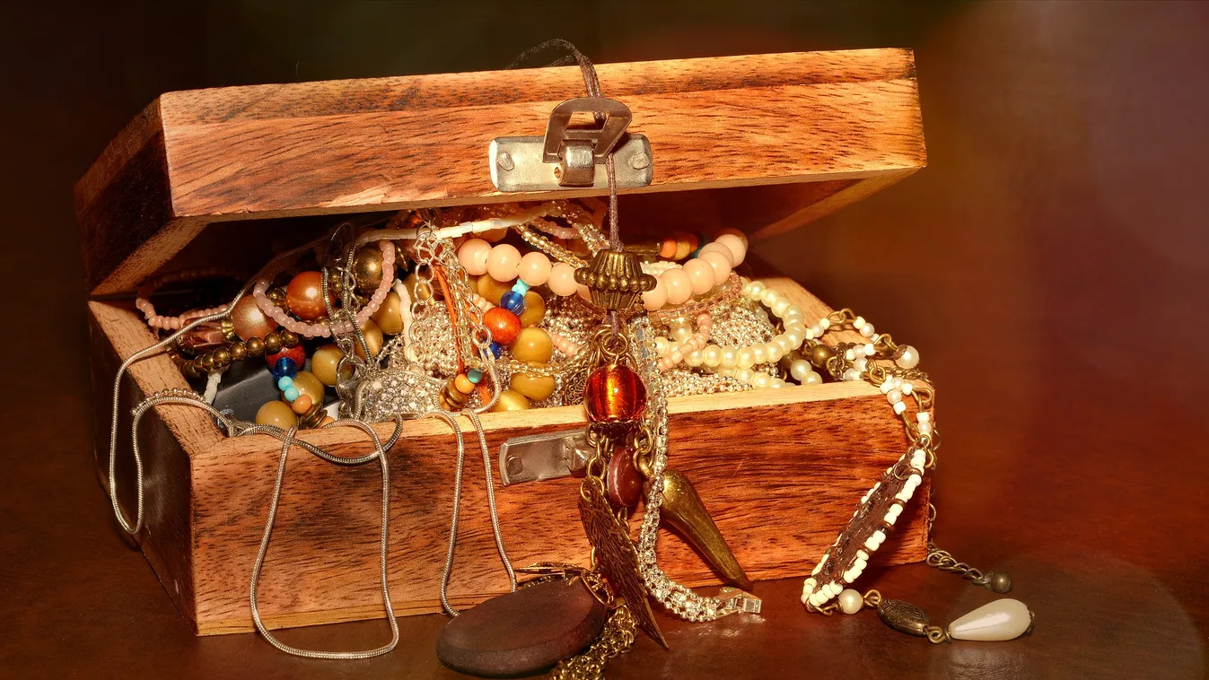 Hogy kerül a legendás Jack Sparrow elveszett kincse a Lupa-tó mélyére?