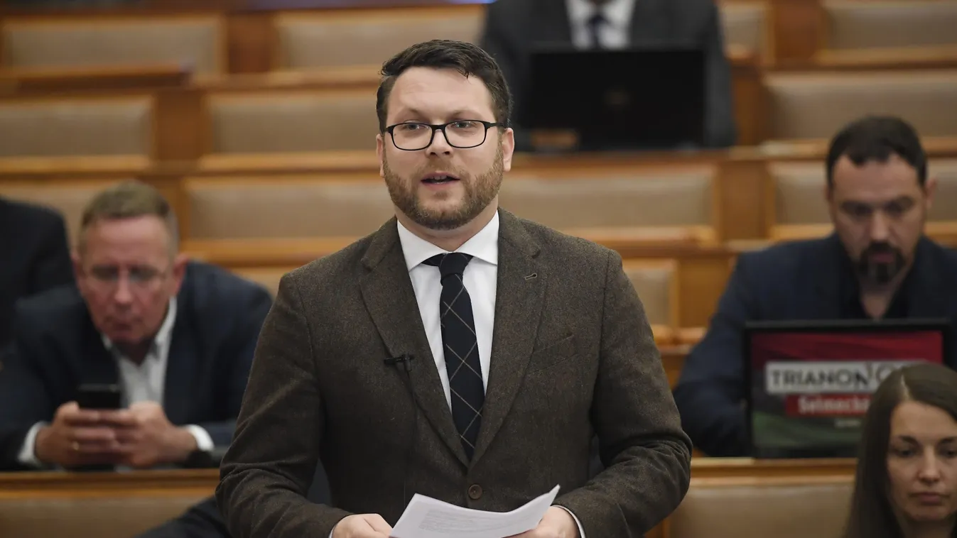  Koronavírus: új maszkgyártó gép kezdte meg működését Budapesten