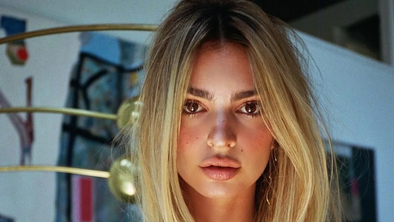 Csupasz fenékkel köszöntötte Amerikát Emily Ratajkowski - Fotó