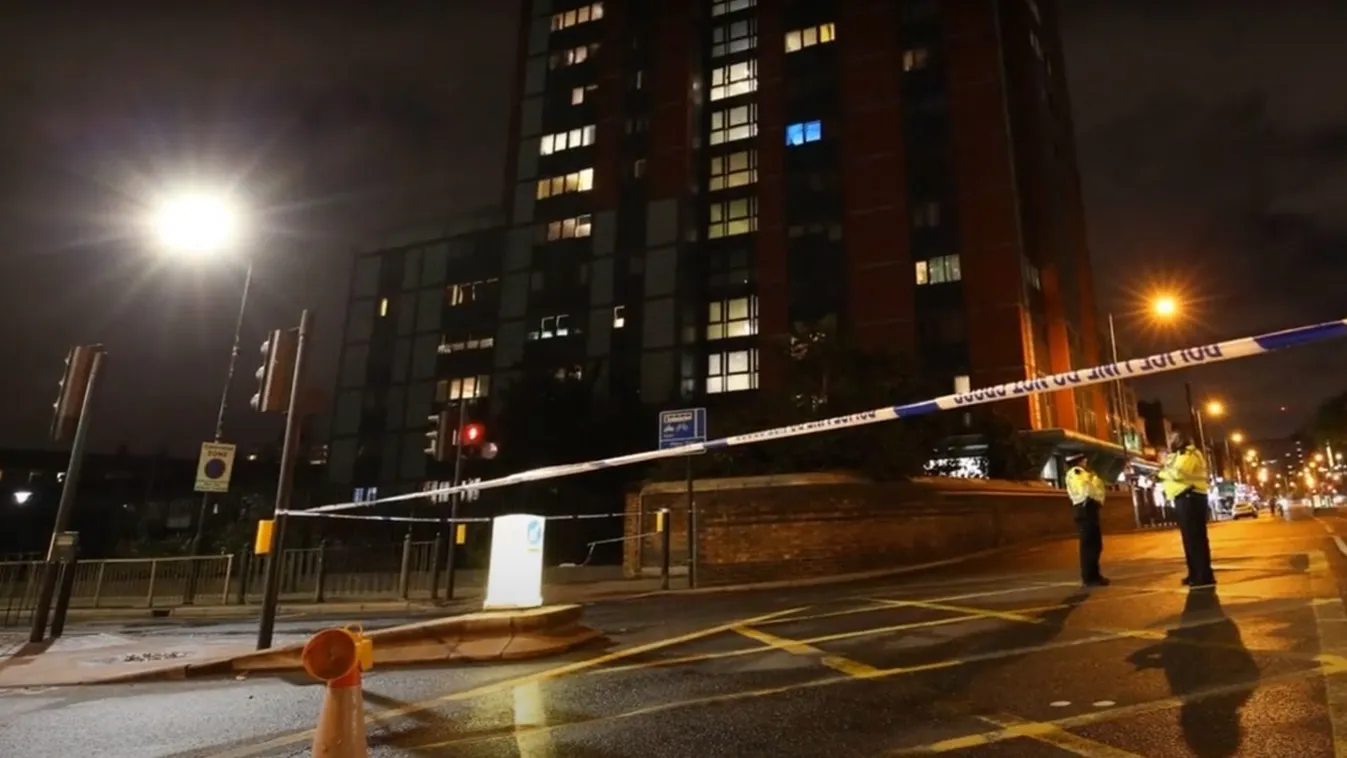 Kizuhant egy kisgyermek a nyolcadik emeletről: az életéért küzdenek