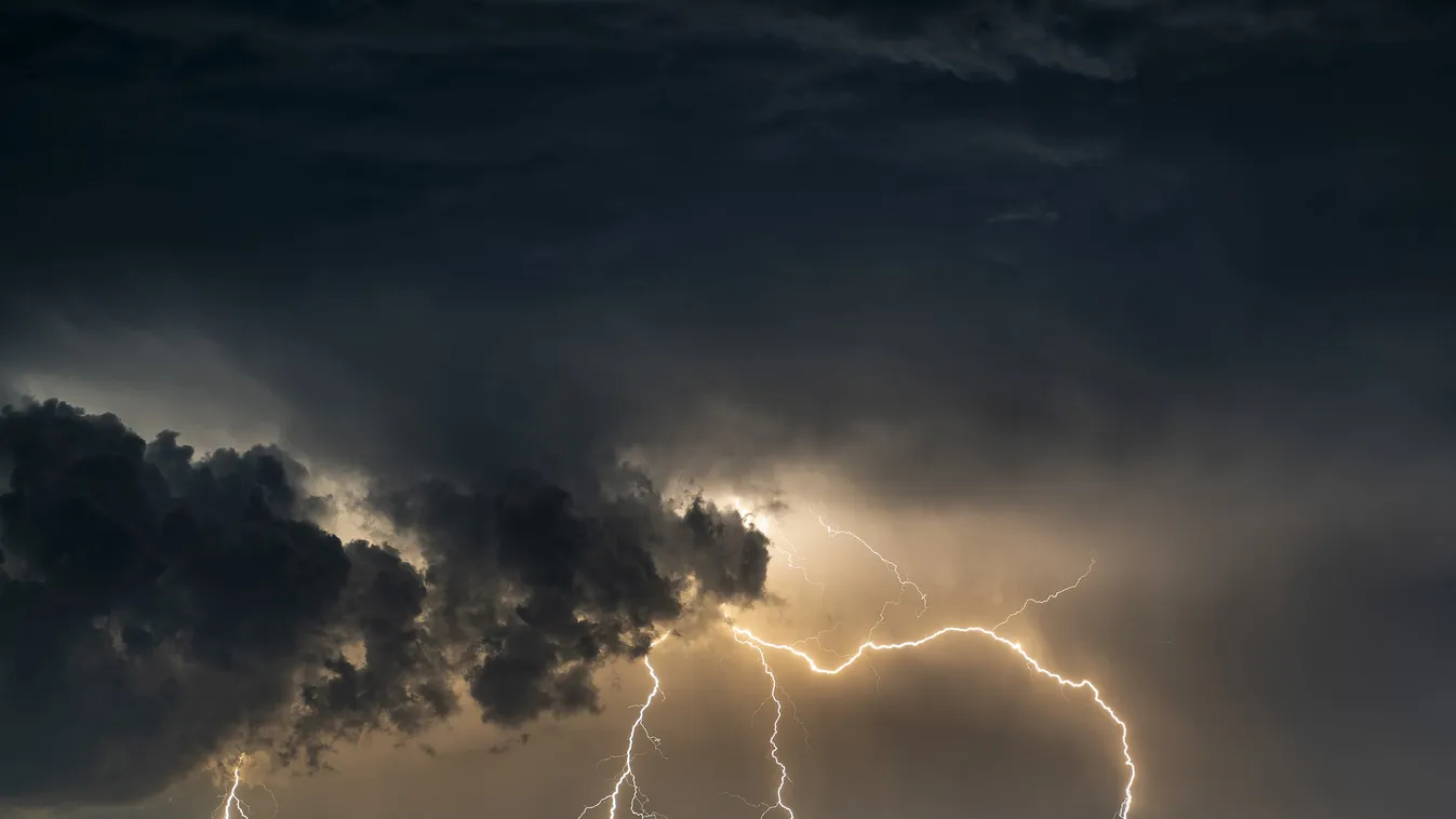 Kettészakad az ország: mutatjuk, hol csap le a brutális vihar