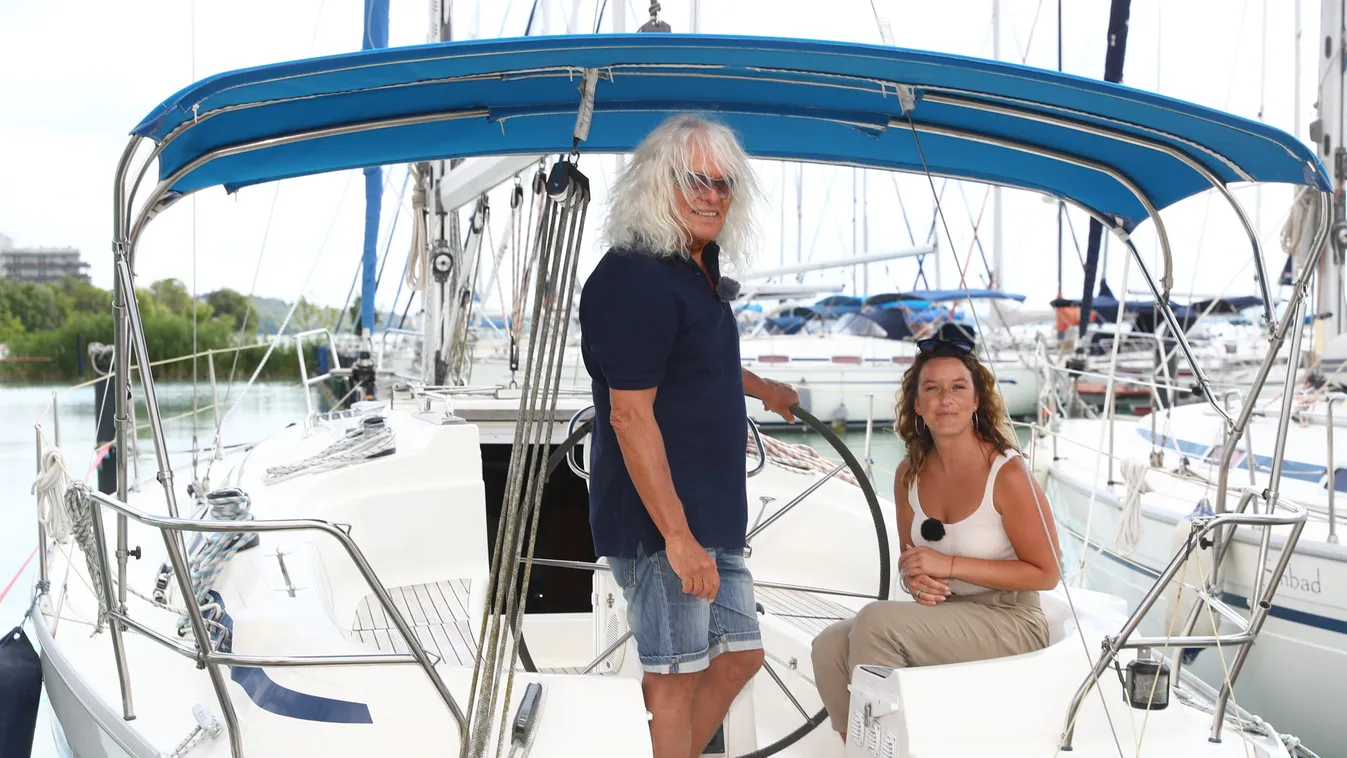 Luxusvitorlással szelte a habokat az Omega énekese