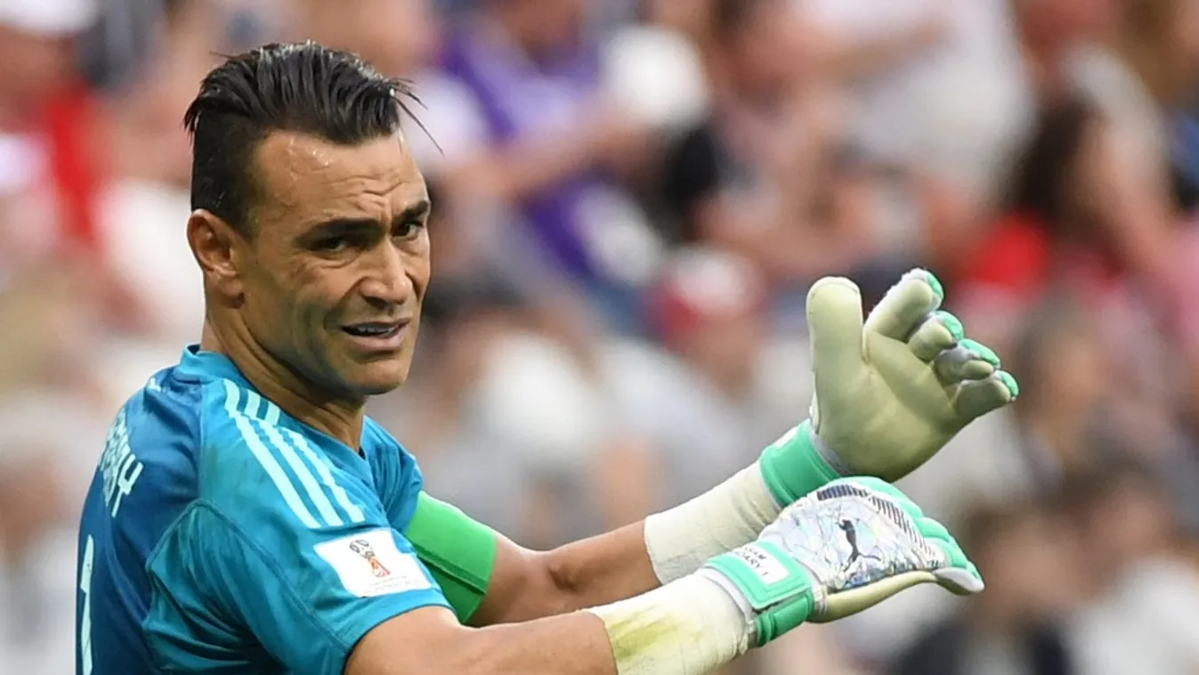 Komoly döntést hozott a 47 éves focikapus, aki vb-k történetének legidősebb játékosa