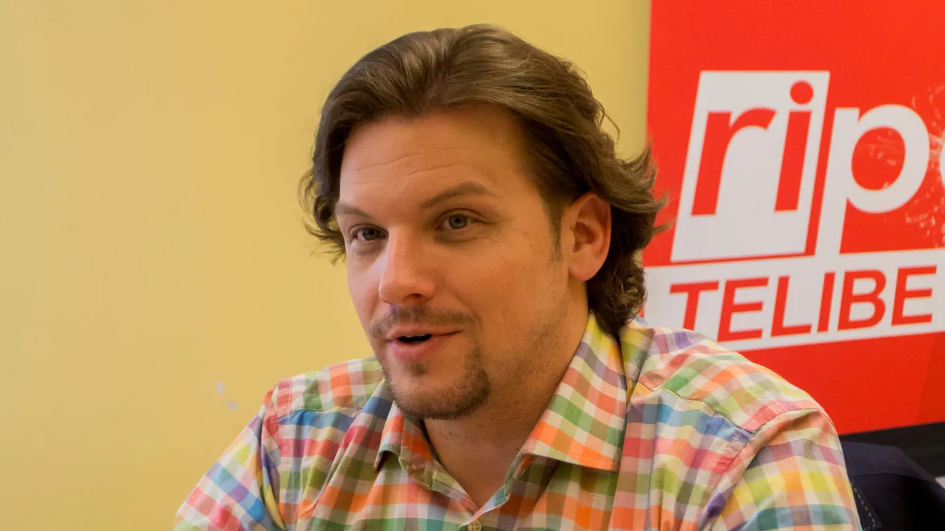 Igazi mázlista a magyar színész: Két nőt is becsalt a medencébe