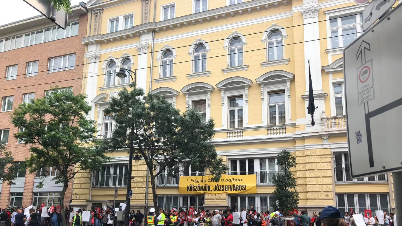 "Elegünk van": tüntettek Józsefvárosban Pikó ámokfutása ellen