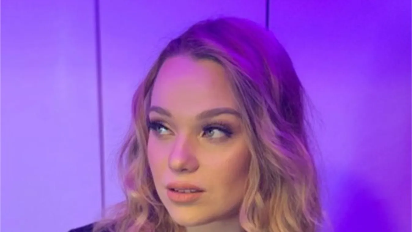 Atyaég: Áthajtott egy autó a magyar sztáranyuka lányának a lábán - Fotó