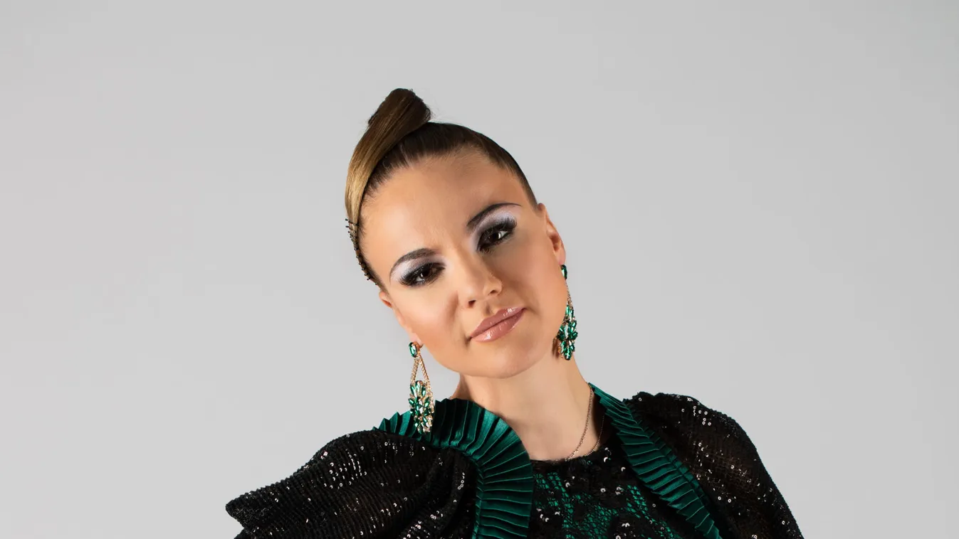 Ezt nézd: Festőművészként is bemutatkozik Péter Szabó Szilvi  