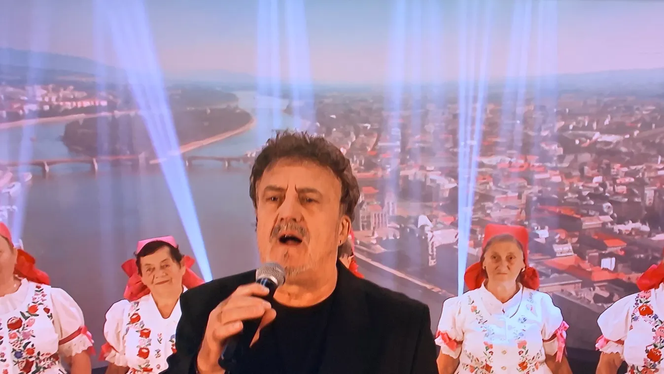 Megújult asszonykórussal tért vissza Janicsák István: A társuk vagyok, nem a főnökük